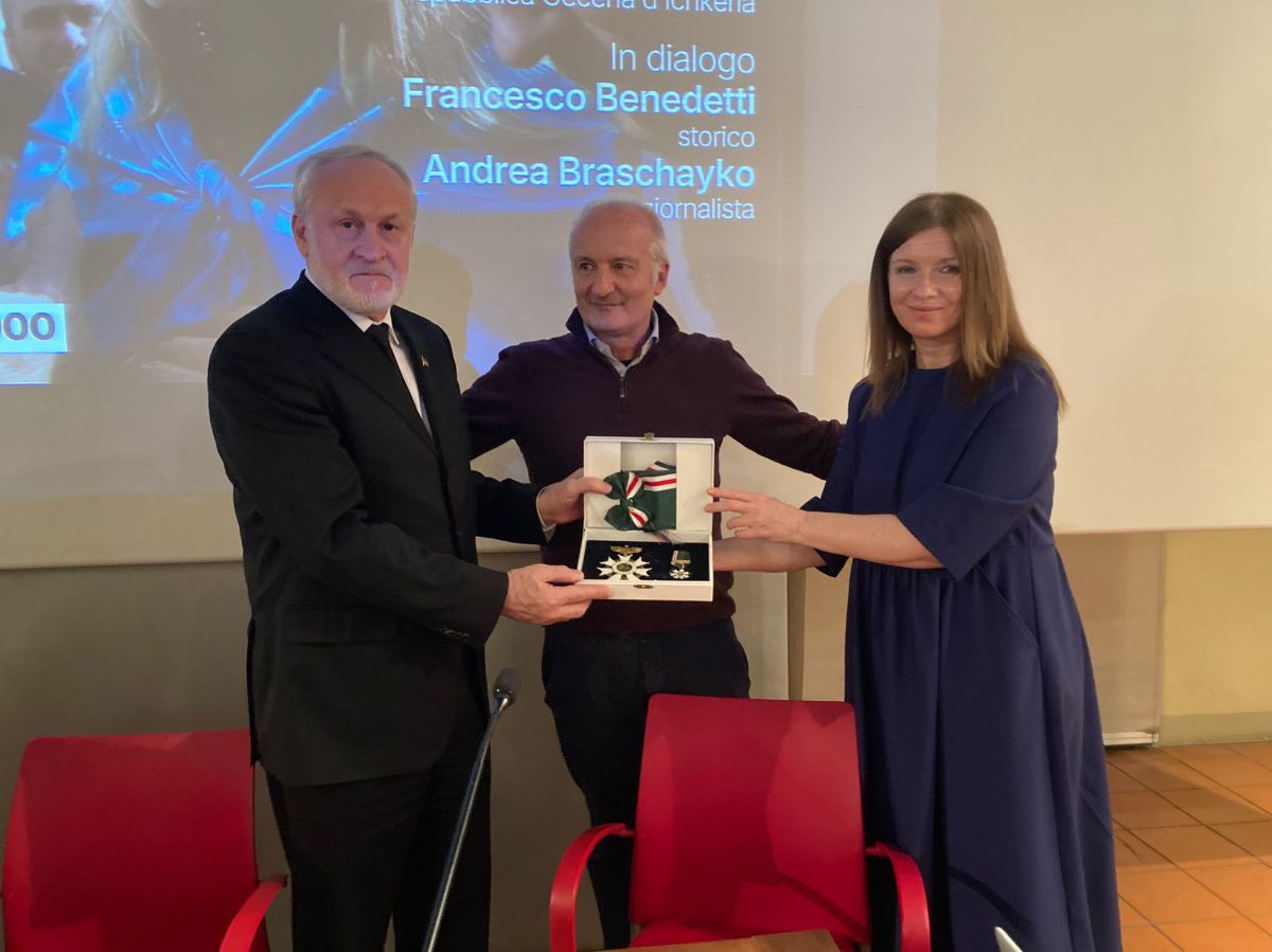 Il Primo ministro ceceno in esilio Zakayev ha consegnato a Europa Radicale massima onorificenza alla memoria di Antonio Russo